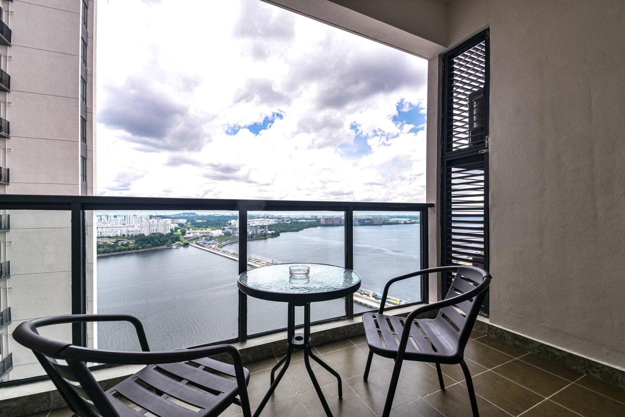 Apartment R&f Princess Cove Seine Region By Fuju With Seaview At Jb Centre#adjacent To Singapore#5 Mins Walk To Clq#self Check-in#free Parking Johor Bahru