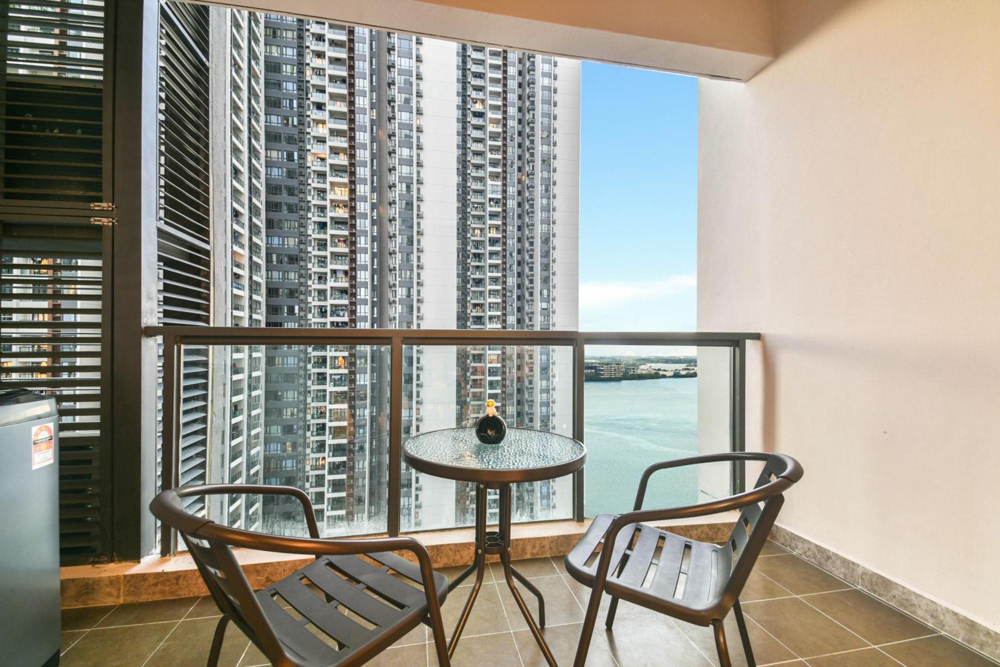 Apartment R&f Princess Cove Seine Region By Fuju With Seaview At Jb Centre#adjacent To Singapore#5 Mins Walk To Clq#self Check-in#free Parking *